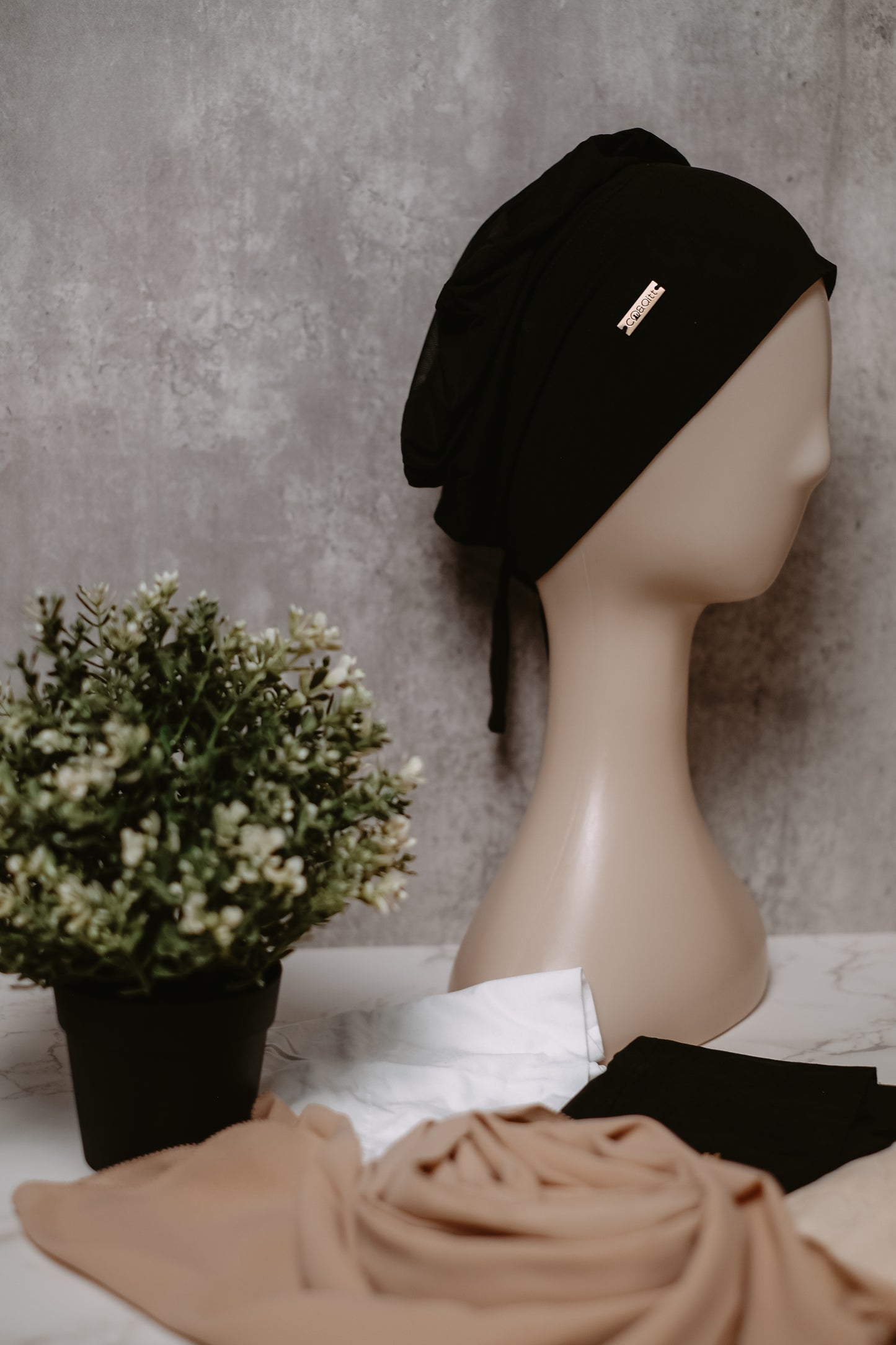 Black [InnerCaps]
