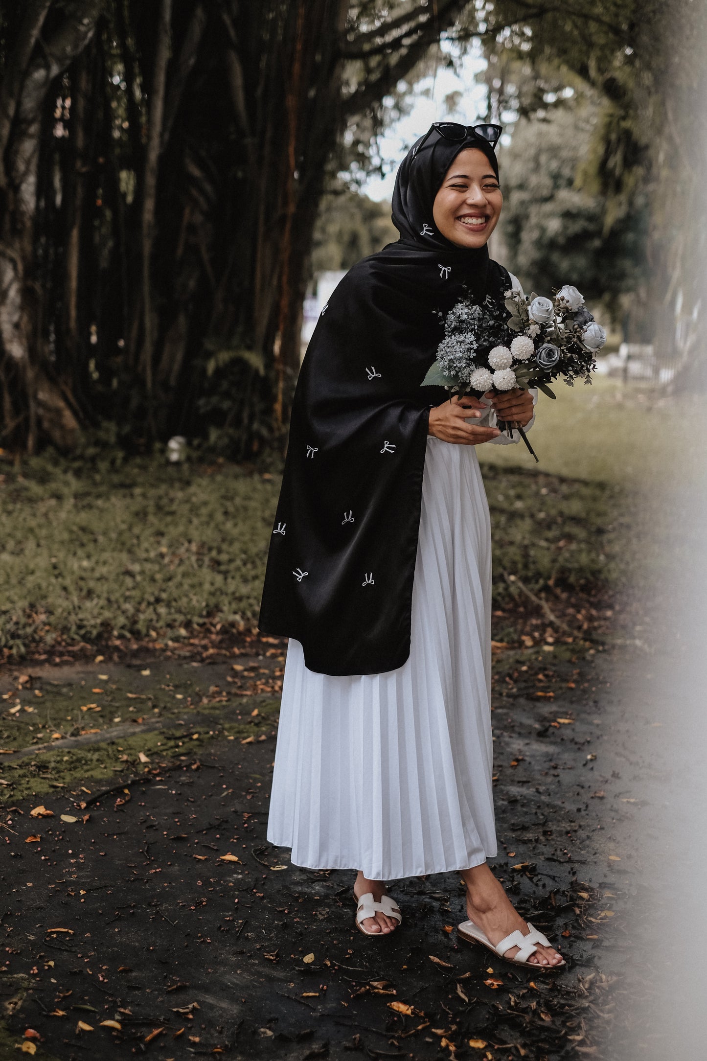 Coquette [Embroided Satin Silk Shawl]