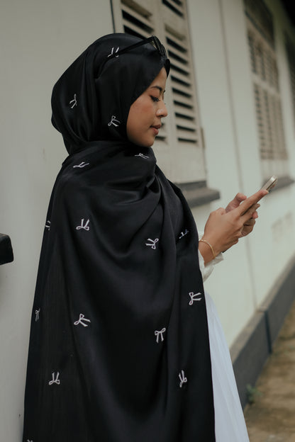 Coquette [Embroided Satin Silk Shawl]